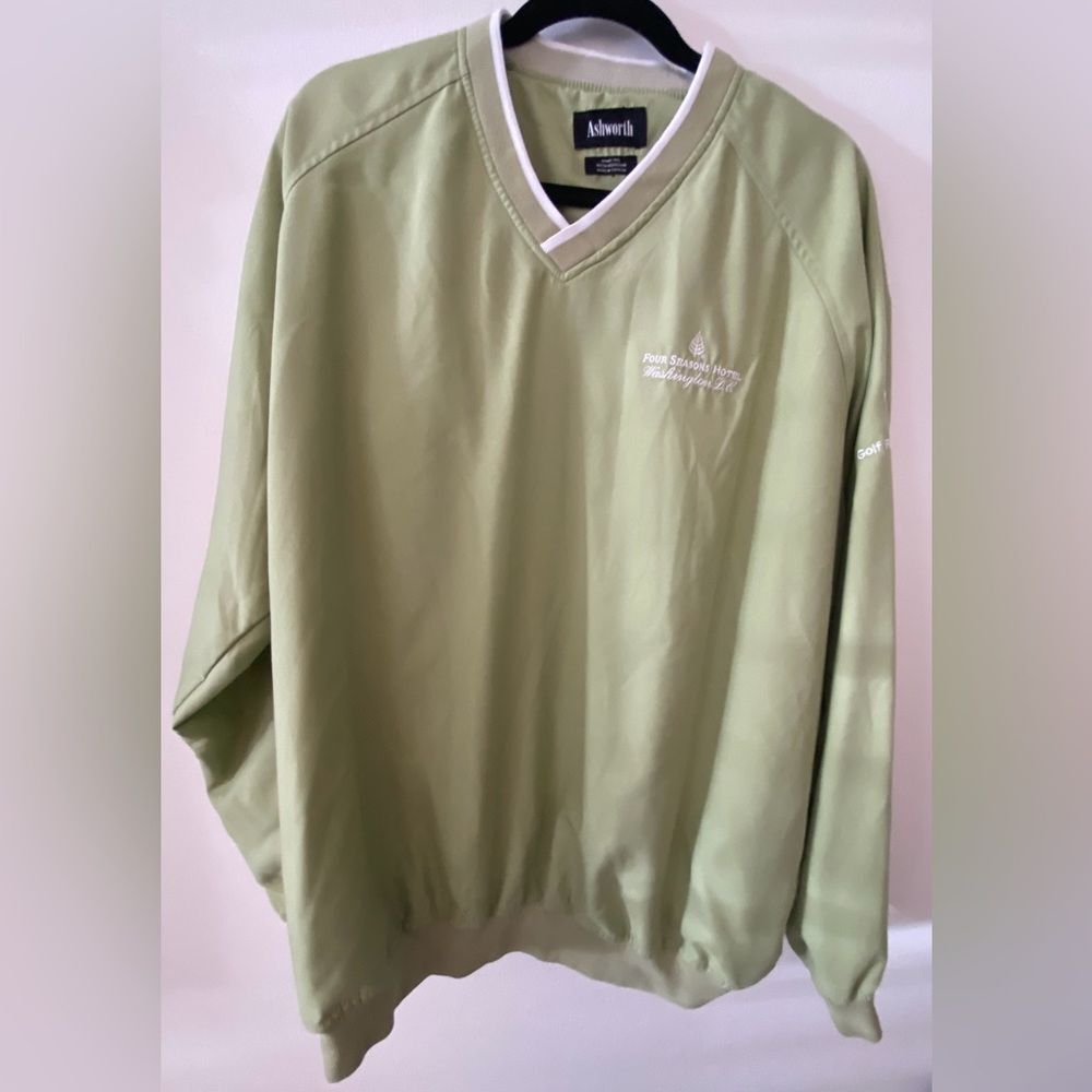 Ashworth Four Seasons Hotel Golf Vneck Windbreaker
